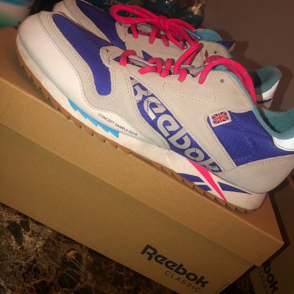 Reebok - Picture 1 of 2